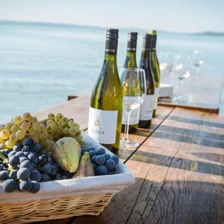 In - Balaton 48108 * Csopak